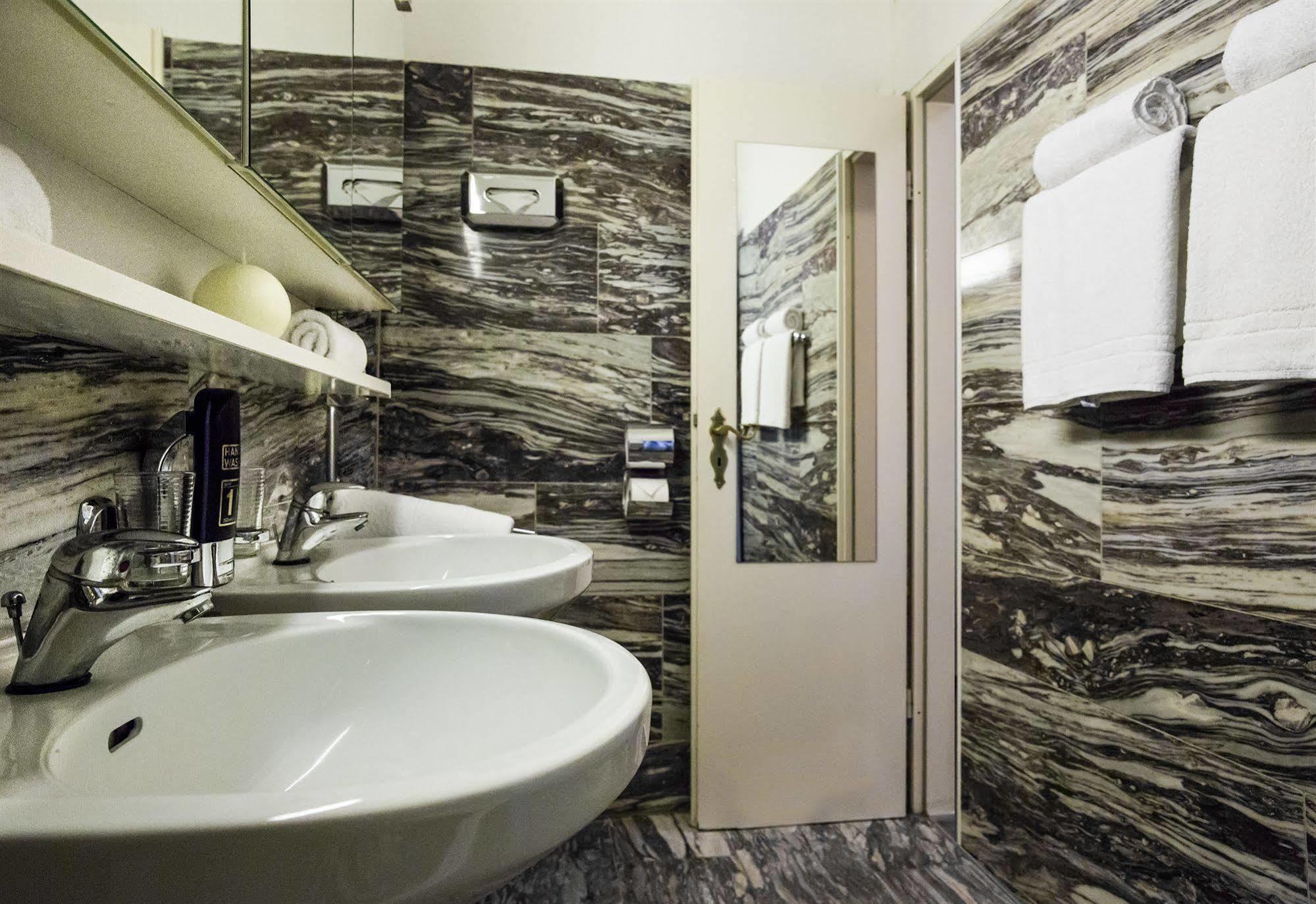 Hotel Comet Am Kurfuerstendamm Берлин Экстерьер фото